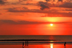 Sunset-Pantai-Kuta-Bali-659x439